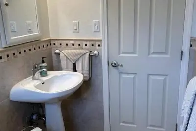 Image de Entire Lake Front Home Away From Home