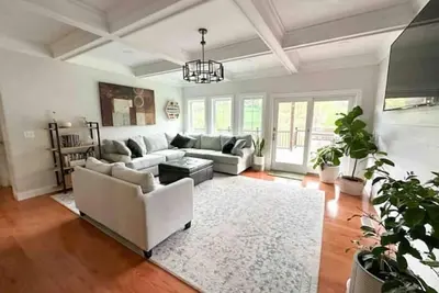 Image de Hot Tub + Mtn Views • 6br 3ba • ~15 Min to Psu