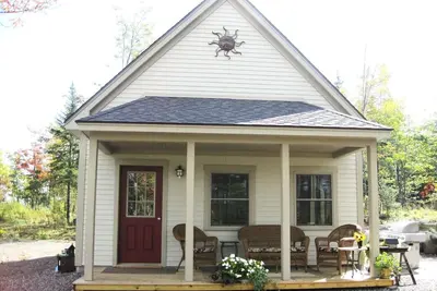 Image de Quiet guest cottage-private setting! Hiking, boating, swimming, wildlife near.