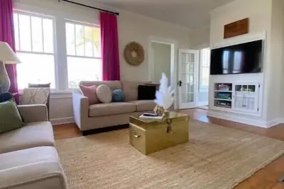 Image de The Quincy Cottage. . . centrally located in the heart of Quincy, Illinois!