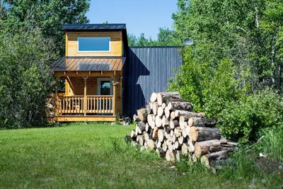 Image de Tiny A-Frame Cabin with Outdoor Fire Pit!