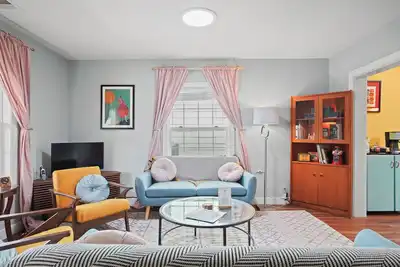 Image de Yolo Bungalow - Cozy Craftsman in Downtown Davis