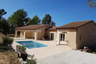 Image de Entre Pins et Soleil - Maison avec piscine privée
