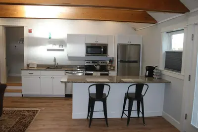 Image de Clean, cozy apartment, 5-minute walk to downtown Freeport.