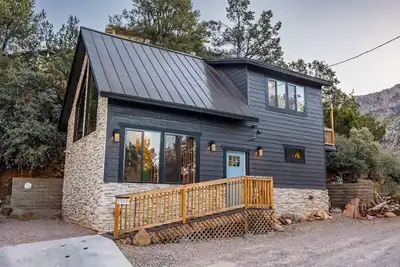 Image de Sunny Modern Cabin+Hiking+Fall Colors+Oak Creek Canyon+Holiday Availability