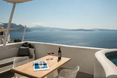 Image de Gorgeous Santorini Suite | Senior Suite | Breathtaking Caldera Sea & Sunset Views and Plunge Pool | Oia