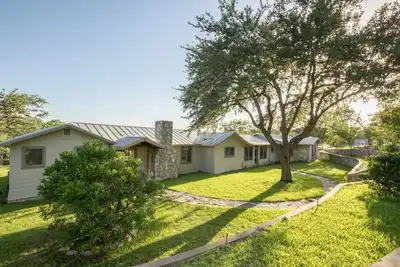 Image de River front, family compound in the heart of Hunt, Tx
