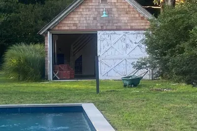 Image de Sagaponack Farmhouse, South-of-Highway, 50-ft Gunite Pool/Sauna, Mins from Ocean