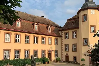 Image de Luxus Mid Century Wohnung im Schloss 85m2