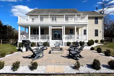 Image de Spacious 6-bedroom country house on the water in beautiful Shady Side with WiFi