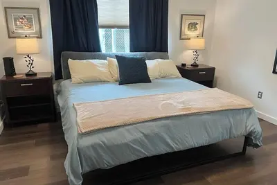 Apartment J: Jamestown Bay -Car Rental Option