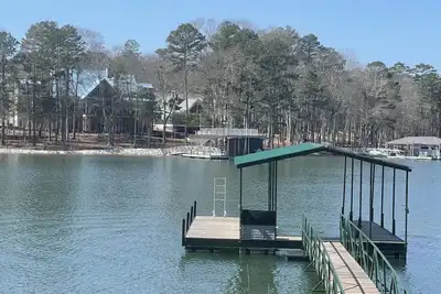 Image de Waterfront Lake Hartwell High-End Renovated Cottage - 3/1 w/ amazing Deep Water