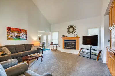 Image de Stockton Home w/ Deck & Gas Grill ~ 1 Mi to Lake!