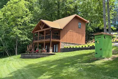 Image de Deer Lick cabin Lake front cabin that sleeps 6. Minutes from Bristol