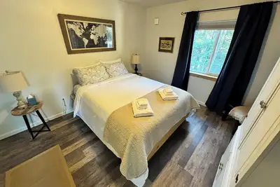 Image de Couple’s Spacious Summer Master - Non Shared Unit.