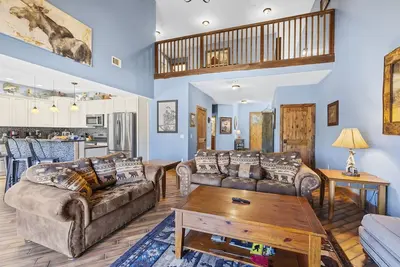 Image de Townhome with Lake Access, Free Branson Attraction Tickets, Near Volleyball, Playground & More!