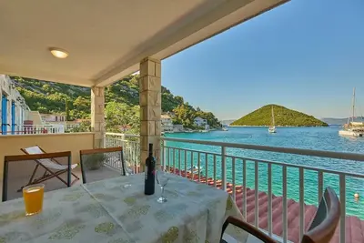 Image de Appartement de deux chambres avec la terrasse et la vue sur le mer Prozurska Luka, Mljet (A-22333-b)
