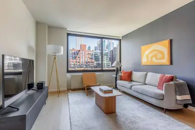 Image de Deluxe Chelsea 1br w/ Doorman & Gym, nr Attractions, by Blueground
