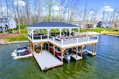 Image de 7br Private Paradise 2 Story Dock, Beach, Hot Tub