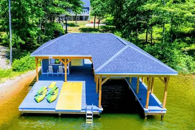 Image de Lakefront Lake Anna with Cove, Dock, Deck, Hot Tub