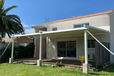 Villa 8 pers proche des plages, 4 ch et 2 sdb, 2 terrasses, grand jardin calme
