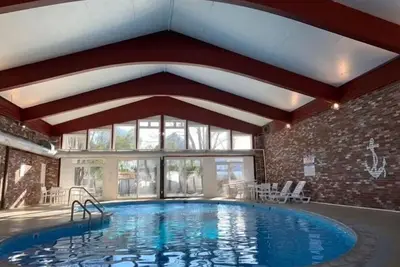 Image de Unit Steps from Main Street: Pool Access & Bbq Area w\/ Kitchenette