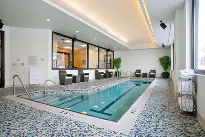 Amazing Location & Modern Comforts: Pool | Breakfast | 24h Gym | 2 Units
