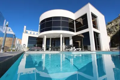Image de Villa Olivia avec vue imprenable sur la mer et la côte