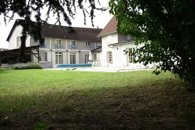 Image de Maison de campagne avec piscine fitness billard baby-foot ping-pong badminton