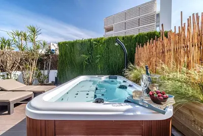 Image de Villa mit 4 Schlafzimmern nur 50 Meter vom Meer