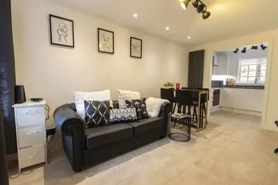 Image de New 1-bedroom apartment, 1 minute from High Street, with parking