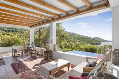 Image de Villa Viviere - Nichée à 100 mètres au-dessus du charmant village de Sivota