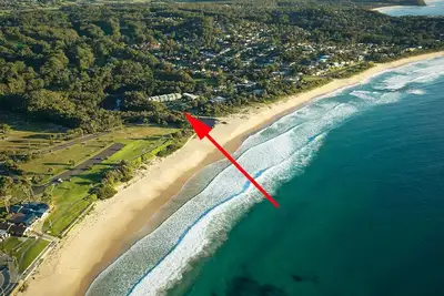 Image de 18 Fathoms - beautiful property right on the beach