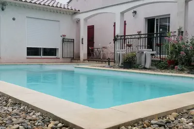 Image de Villa chaleureuse avec piscine