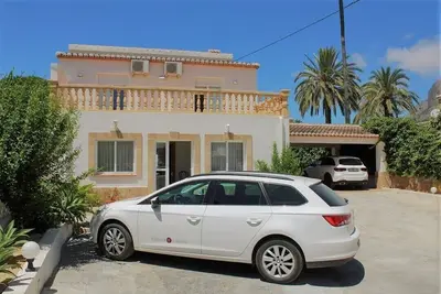 Image de Villa mit 4 Schlafzimmern und Poolbereich