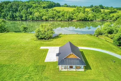 Image de Lazy River Cabin, Hot Tub, $560 in Free Attraction tickets each paid day!