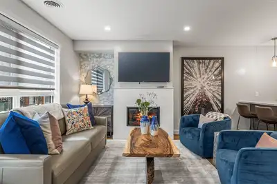 Image de Brand New Suite! ! Centrally located, offering modern comforts in the heart of Canmore