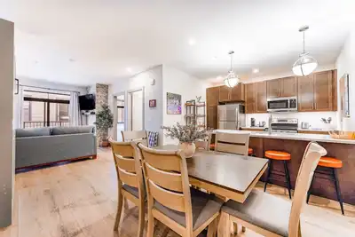 Image de Luxury Condo in Great Location w/Private Balcony & Access to Local Activities