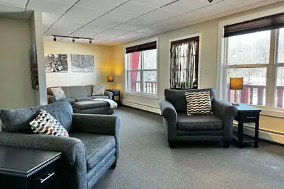 Image de Cozy 2-Bedroom Upstairs Apartment in Paradise