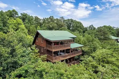 Image de Gorgeous • 1. 5 Acres • Mtn Views • Luxury Cabin