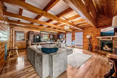 Image de 4br w/Hot Tub + Fireplace* Theater*Community Pool!