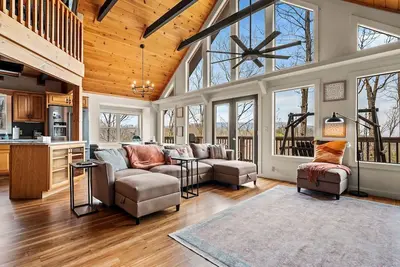 Image de Modern Cabin w/Amenities | Fireplace | Privacy
