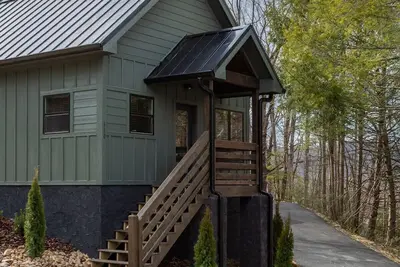 Image de Brand New/1. 4Miles2DowntownGatlinburg/Hot Tub