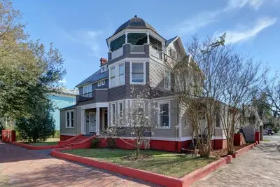 Image de Eichberg's Suite, Historic | Steps to Forsyth Park