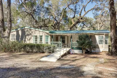 Image de Peaceful & Spacious McAlpin Escape w/ Deck