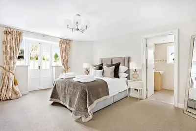 Entire spacious apartment - central Harrogate