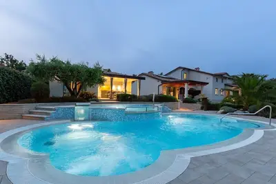 Image de Charming Villa Filton with swimming pool, sauna and jacuzzi