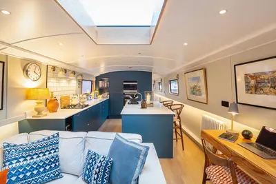 Image de Luxurious houseboat in London