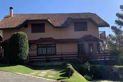 Image de Casa Alto Capivari, Condomínio 6 Suites, Wi-fi Free, Vista Montanha10m do Centro