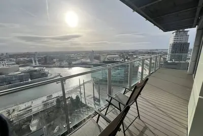 Image de Spacious 2 Bedroom Flat - Stunning Waterside View